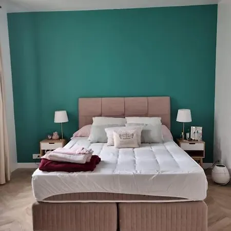 Renovated 16th Flat Appartamento